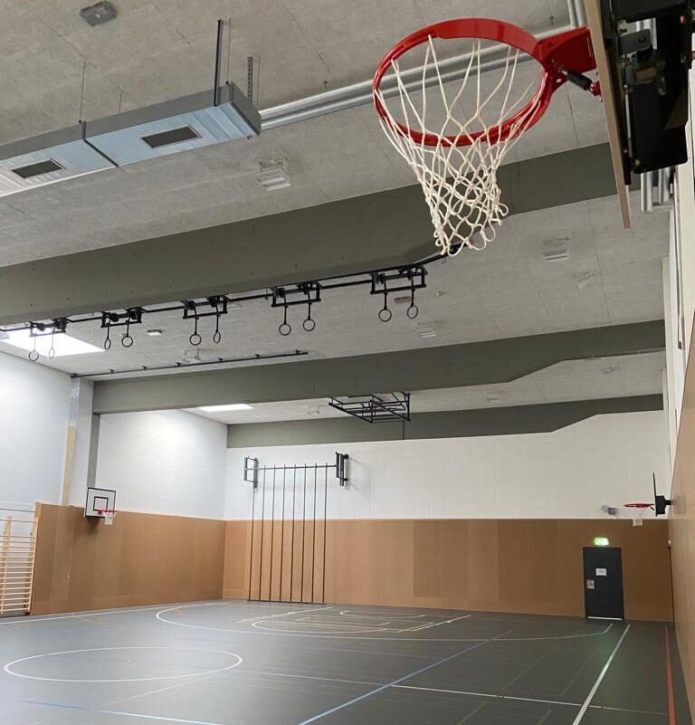 Eine Sporthalle in Dietikon, Basel, Zug und Bern von der Jaisli Xamax